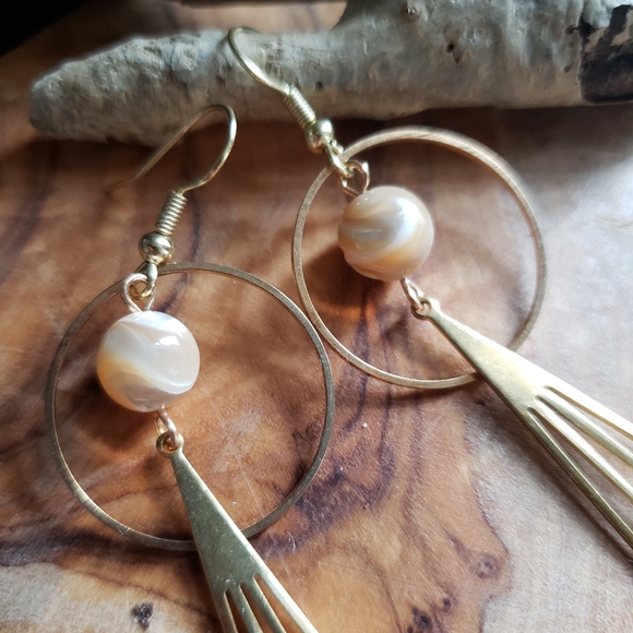 Boho & Elegant Raw Brass Mother of Pearl Earrings - Picture 3 of 3